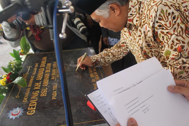 Penandatanganan Prasasti